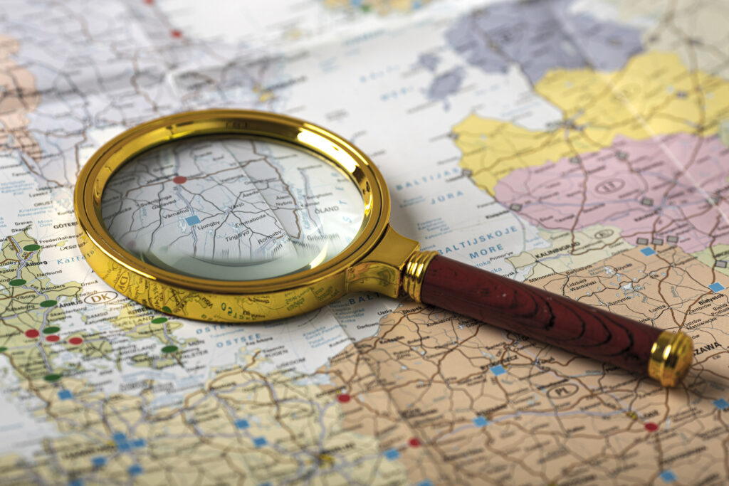 Travel Set With Magnifying Glass Map 1024x683